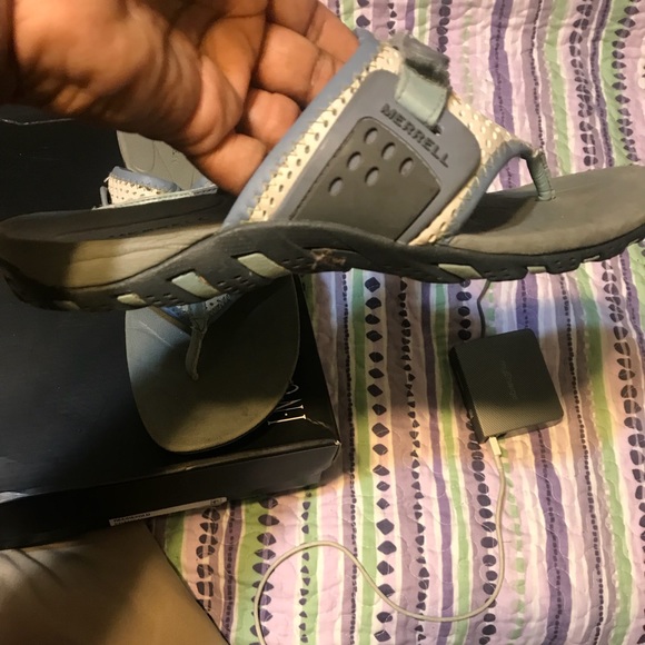 Used Merrell Flip Flops - Picture 3 of 3